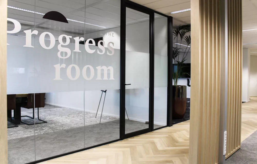 Contact 1 IMG_1071-2-min__FocusFillWyIwLjAwIiwiMC4wMCIsMTAwMCw2NDBd_jpg